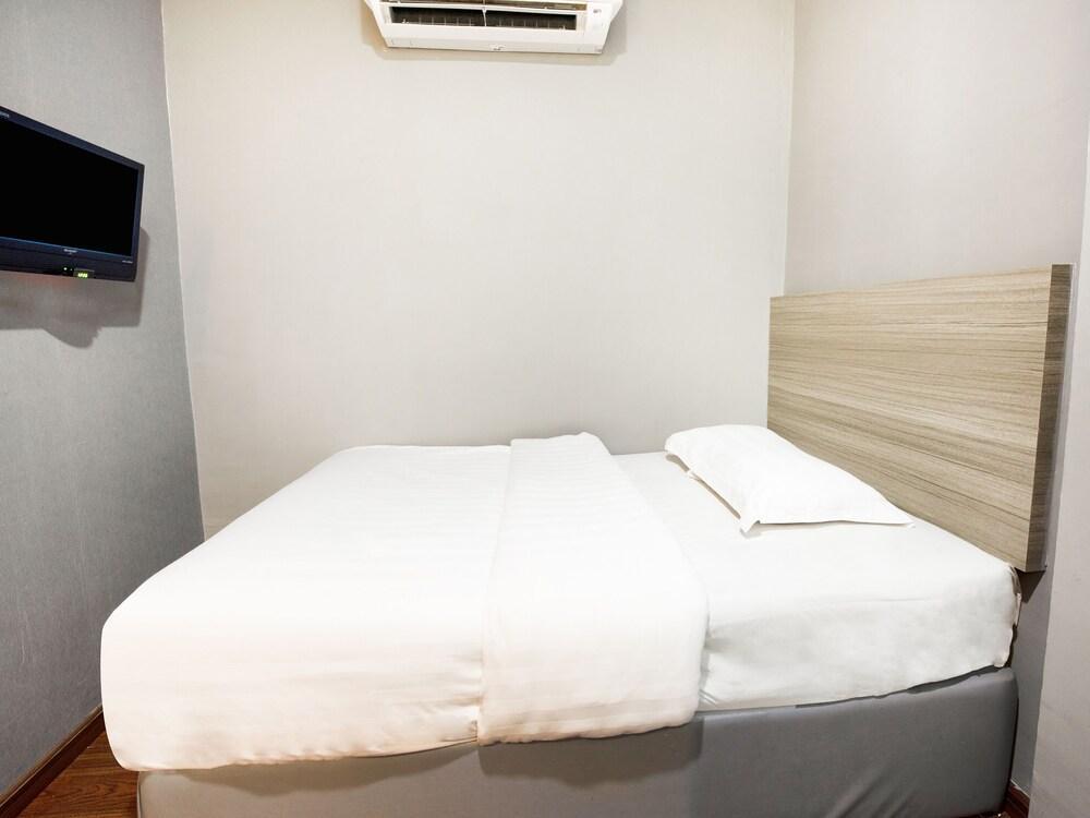 โอโย 383 วี 3 โฮเทล นูซาจายา Hotel นุสาจายา ภายนอก รูปภาพ